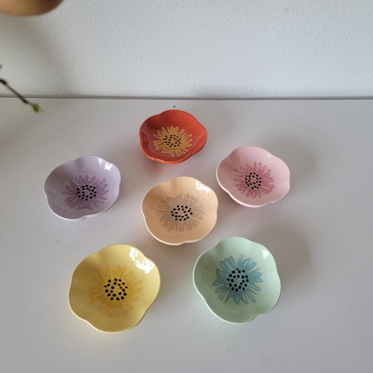 Elegant Floral Appetizer Plate Set, Flower Shaped Ceramic Pinch Bowl Set, Soy Sauce Dish, Set of 6